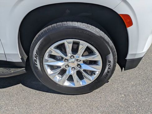 Used 2024 Chevrolet Suburban Premier image 12