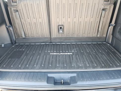 Used 2024 Toyota Highlander LE AWD/4WD image 29