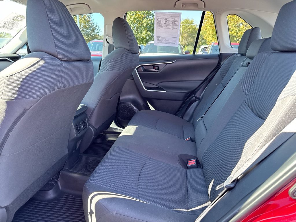 Used 2022 Toyota RAV4 LE AWD/4WD image 22