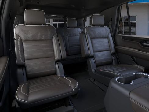 New 2026 GMC Yukon Denali Ultimate w/ LPO, Floor Liner Package AWD/4WD image 17