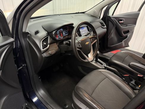 Used 2022 Chevrolet Trax LT w/ Driver Confidence Package AWD/4WD image 32