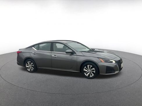 Used 2023 Nissan Altima 2.5 S image 2