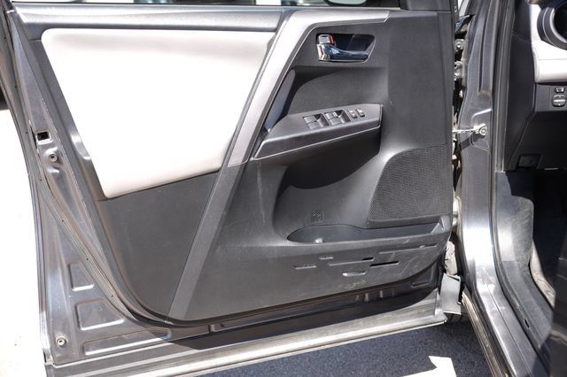 Used 2017 Toyota RAV4 XLE w/ Carpet Mat Package AWD/4WD image 12