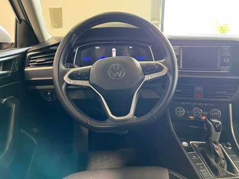 Used 2023 Volkswagen Jetta SE w/ Panoramic Sunroof Package image 21