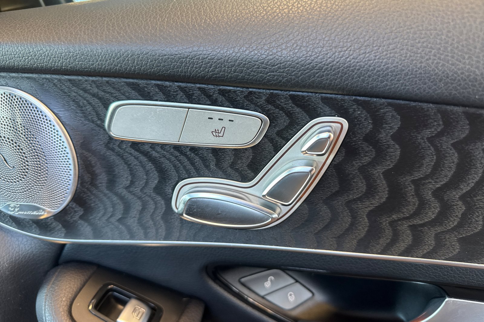 Used 2018 Mercedes-Benz GLC 350e 4MATIC image 22