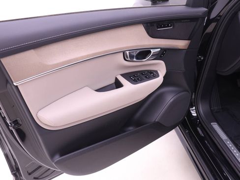 Certified 2025 Volvo XC90 B5 Plus AWD/4WD image 12