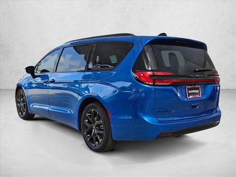 New 2026 Chrysler Pacifica Select FWD image 9