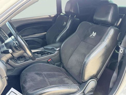 Used 2018 Dodge Challenger R/T Scat Pack w/ Leather Interior Group RWD image 22