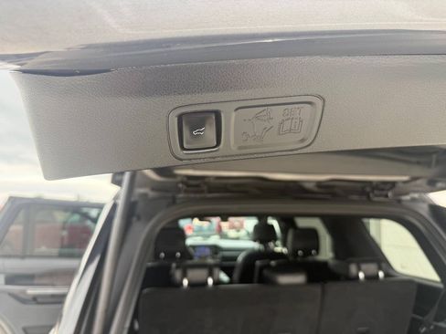 Used 2020 Ford Expedition Limited w/ Equipment Group 302A AWD/4WD image 18