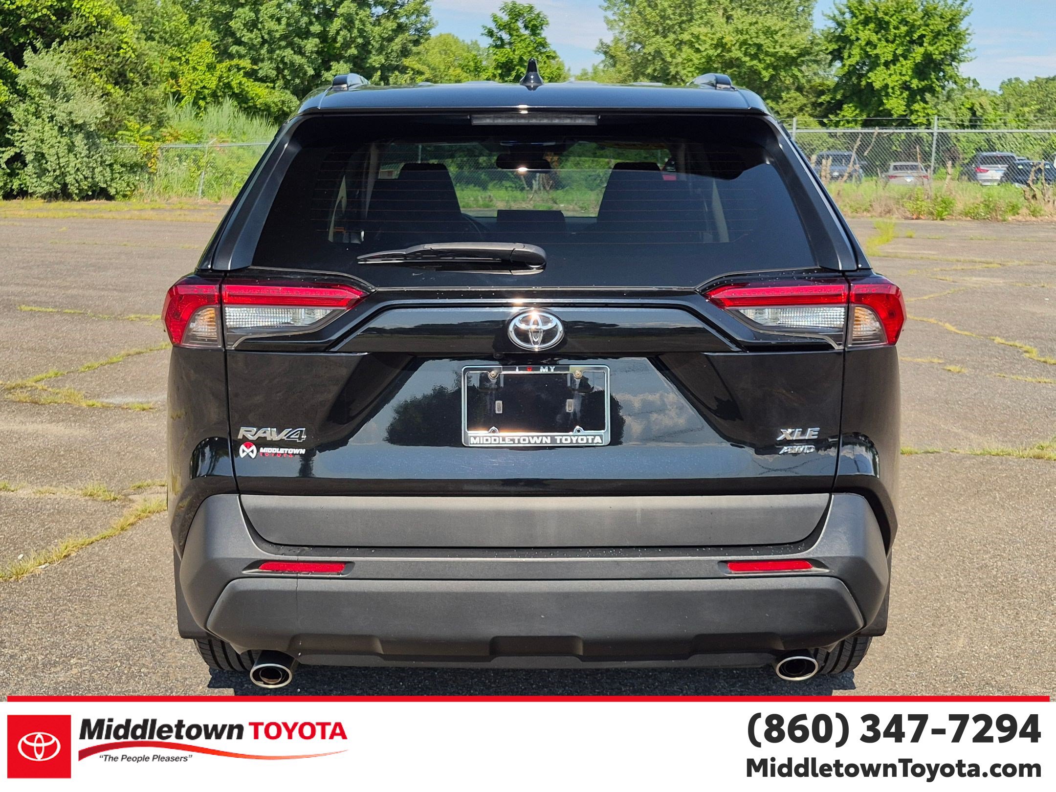 Used 2021 Toyota RAV4 XLE w/ Convenience Package AWD/4WD image 4