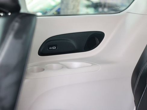 Used 2023 Chrysler Pacifica Touring-L w/ Uconnect Theater Family Group FWD image 37