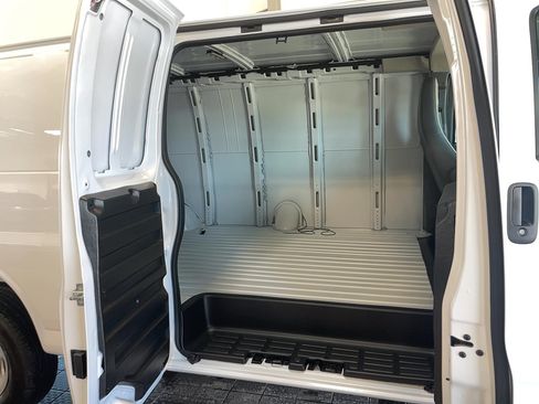 Used 2025 Chevrolet Express 3500 Extended w/ Driver Convenience Package RWD image 22
