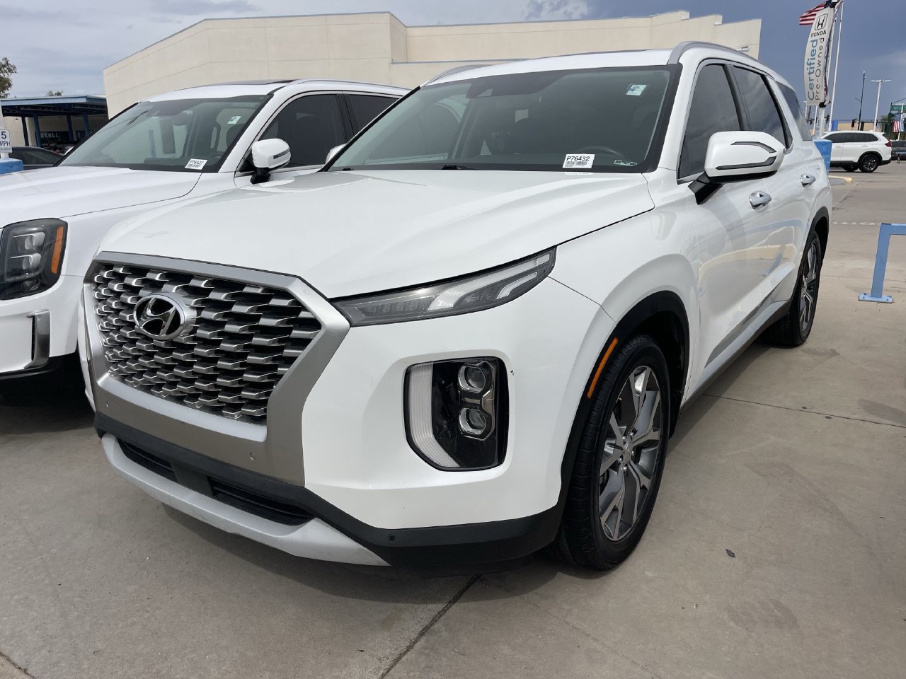 Used 2022 Hyundai Palisade SEL w/ 8P Bench Seat Package FWD image 2
