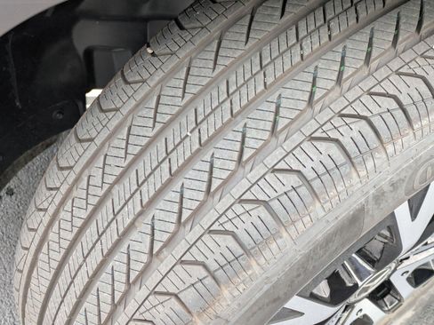 New 2025 Mercedes-Benz GLB 250 image 12