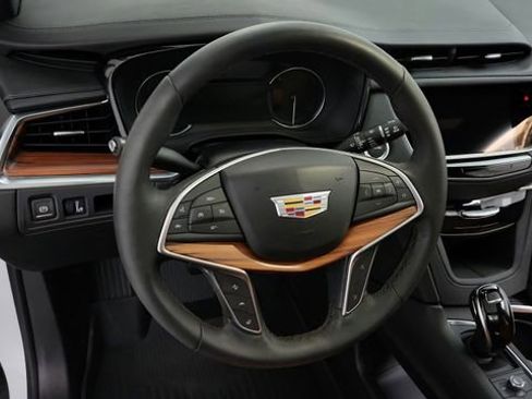 Certified 2025 Cadillac XT5 Premium Luxury w/ LPO, Floor Liner Package image 13