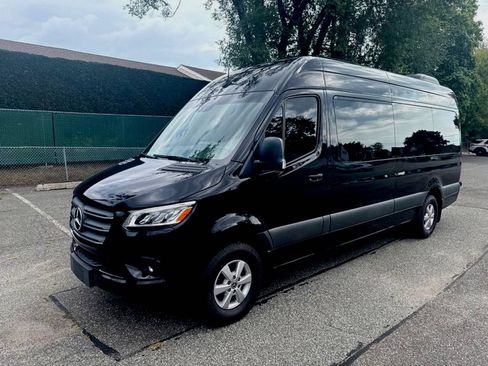 Used 2023 Mercedes-Benz Sprinter 2500 image 2