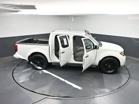 Used 2020 Nissan Frontier SV w/ Midnight Edition Floor Mats RWD image 40