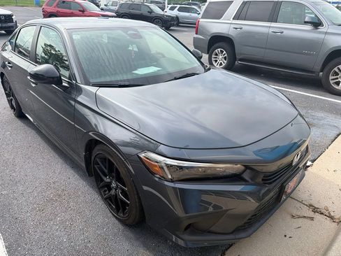 Used 2024 Honda Civic Sport image 2