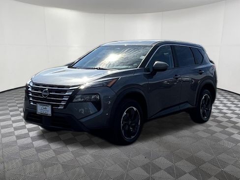 Used 2025 Nissan Rogue SV AWD/4WD image 3