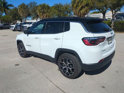 Used 2025 Jeep Compass Limited image 8