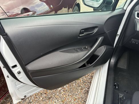 Used 2025 Toyota Corolla LE FWD image 18