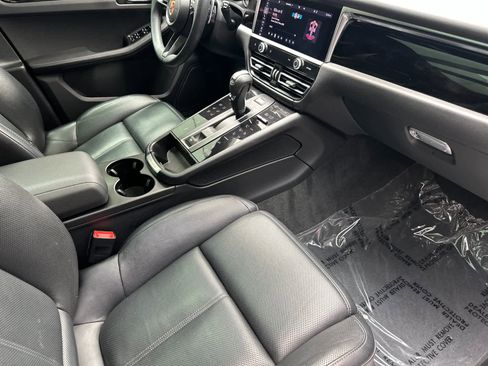 Certified 2024 Porsche Macan S AWD/4WD image 17