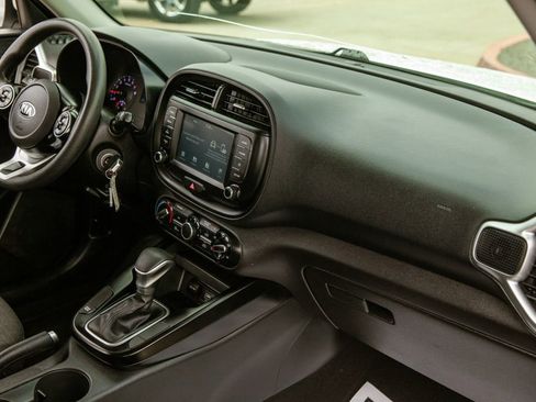 Used 2020 Kia Soul S FWD image 11