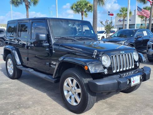 Used 2017 Jeep Wrangler Unlimited Sahara w/ Connectivity Group AWD/4WD image 3