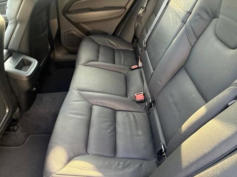 Used 2020 Volvo XC60 T5 Momentum AWD/4WD image 6
