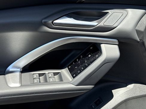 Certified 2025 Audi Q5 Premium w/ Convenience Package image 17