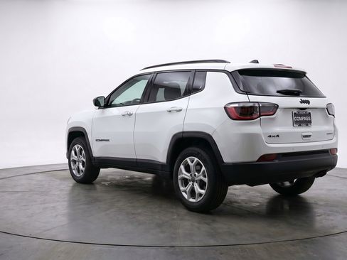 Used 2025 Jeep Compass Latitude AWD/4WD image 6