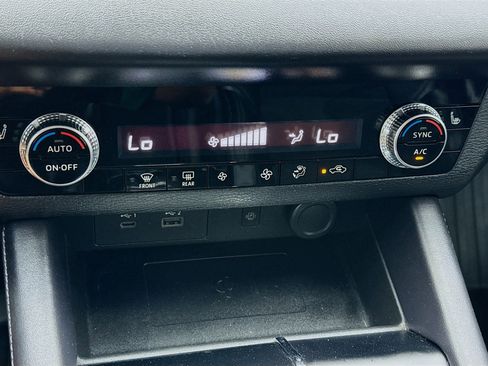 Used 2024 Mitsubishi Outlander SE image 12