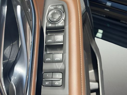 Used 2023 Chevrolet Tahoe High Country AWD/4WD image 16