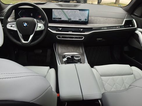 Used 2025 BMW X7 xDrive40i w/ Premium Package AWD/4WD image 17