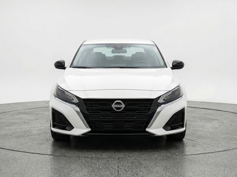 Used 2025 Nissan Altima 2.5 SV image 2