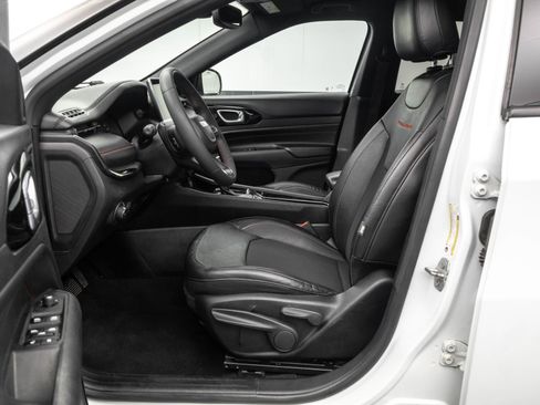 Used 2023 Jeep Compass Trailhawk image 6