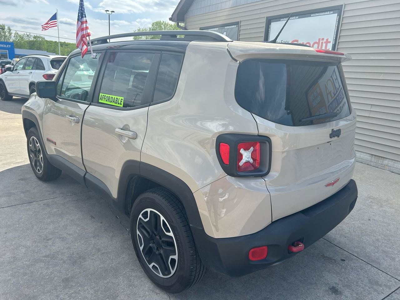 Used 2015 Jeep Renegade Trailhawk w/ Popular Equipment Group AWD/4WD image 7