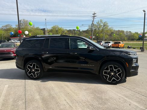 New 2026 Chevrolet Traverse High Country w/ LPO, Floor Liner Package AWD/4WD image 5