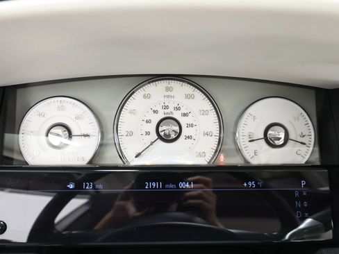 Used 2017 Rolls-Royce Ghost RWD image 32