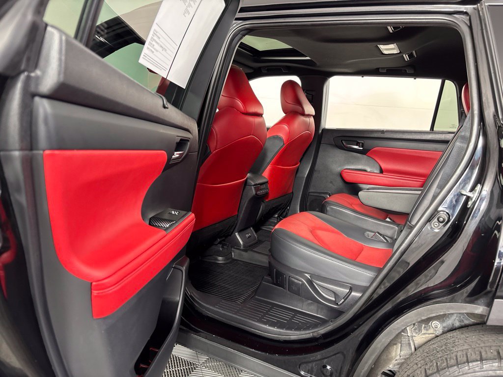 Used 2021 Toyota Highlander XSE FWD image 31