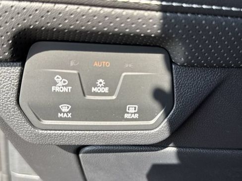 Used 2026 Volkswagen Atlas Cross Sport SE AWD/4WD image 17