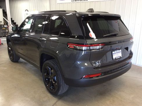 New 2025 Jeep Grand Cherokee Limited w/ Black Appearance Package image 3