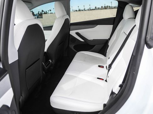 Used 2026 Tesla Model Y Long Range image 18