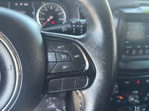 Used 2020 Jeep Renegade Altitude FWD image 25