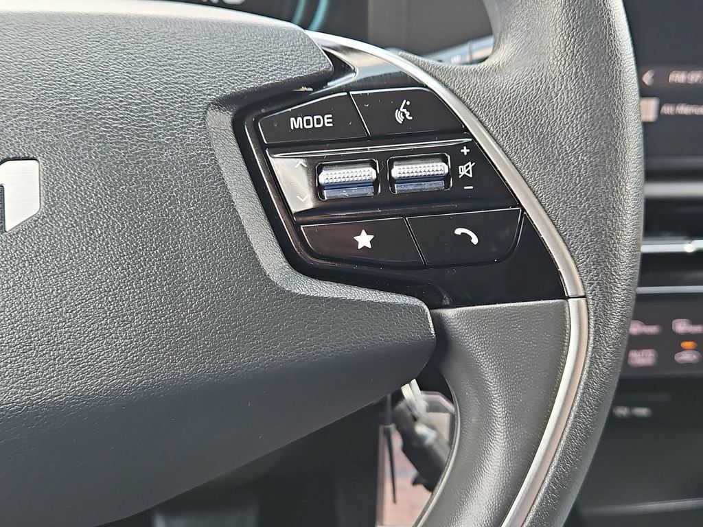 Used 2025 Kia Niro LX FWD image 22
