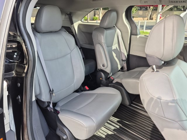 Used 2023 Toyota Sienna XLE FWD image 7