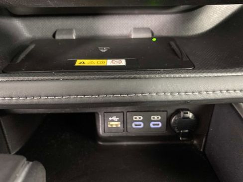 Used 2024 Toyota Highlander XLE AWD/4WD image 23