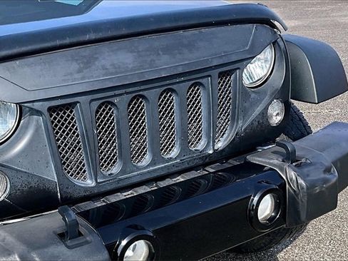 Used 2016 Jeep Wrangler Sport image 29