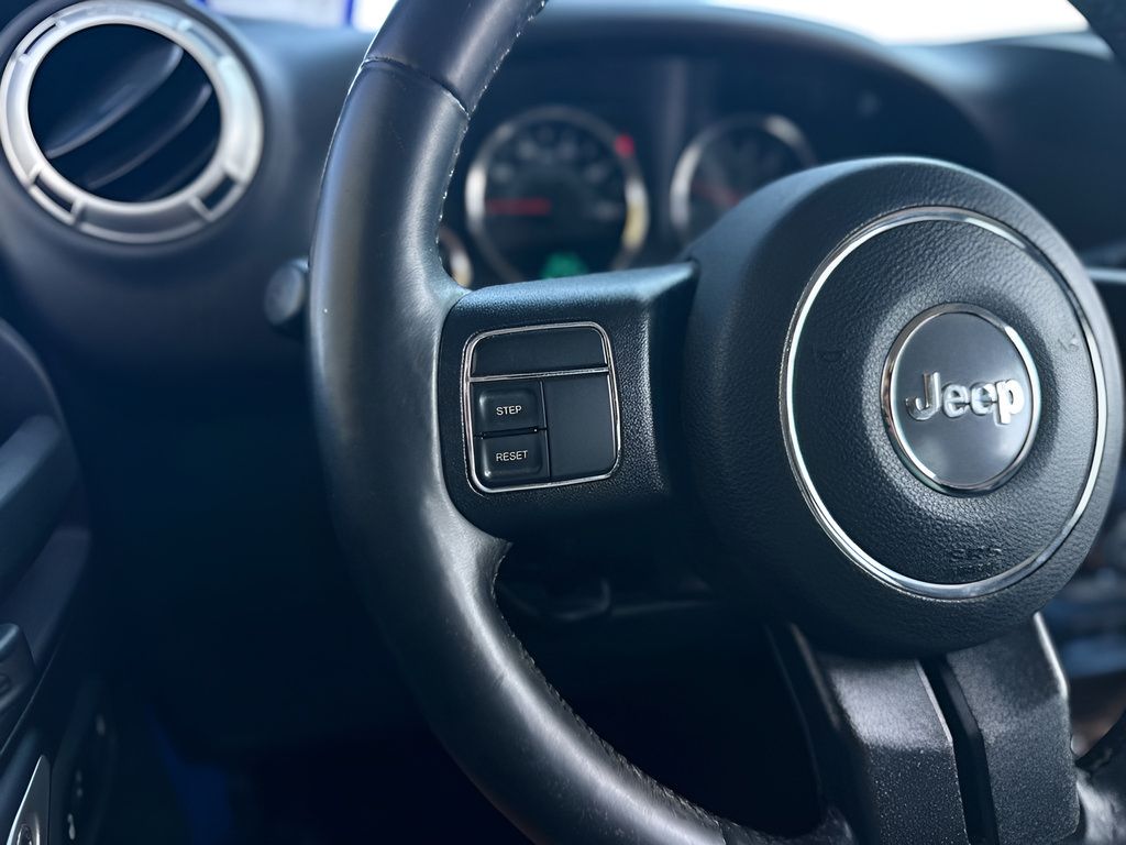 Used 2016 Jeep Wrangler Unlimited Sahara AWD/4WD image 14