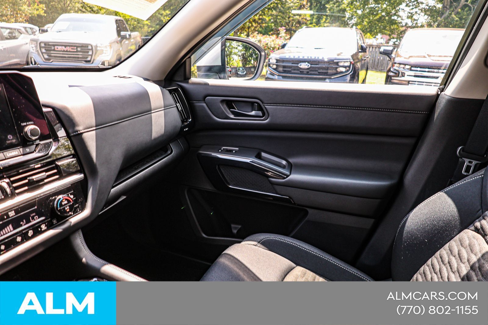 Used 2024 Nissan Pathfinder SV w/ SV Premium Package FWD image 36